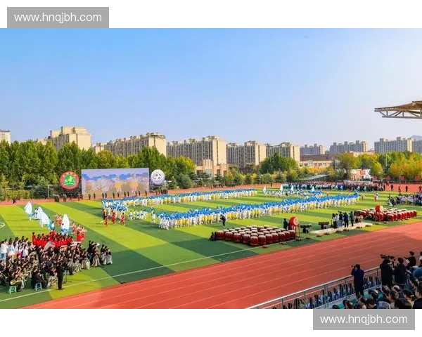 以青少年为主体共同组织一场城市级校园足球联赛促进交流与体育精神